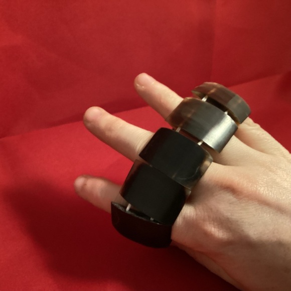 Elastic brown horn (?) pieces bracelet - Picture 6 of 9